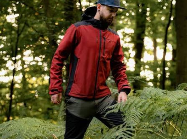 Jak dobrać kurtki softshell dla całego zespołu pracowników?