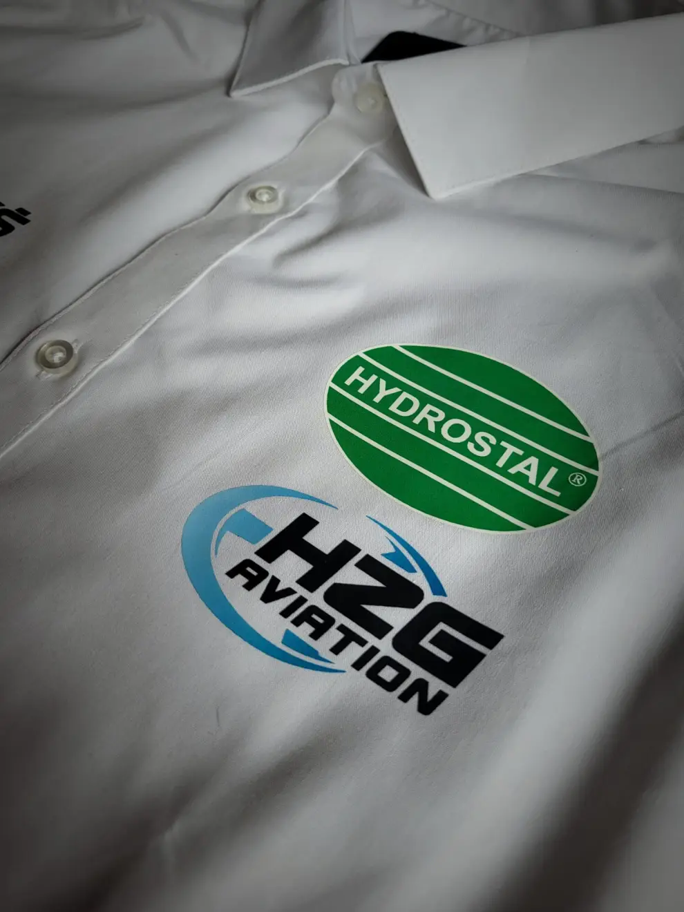 Odzież firmowa ze znakowaniem logo przygotowana przez EMMA WEAR